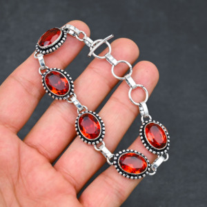 Bracelet de luxe unisexe en argent sterling plaqué argent avec grenat rouge et diamants de laboratoire, taille ovale 10x14 mm, 5 pierres, réglable - Product Image 3