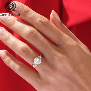 Bague de Fiançailles et d'Éternité Classique pour Femme Charm_Jewells en Argent Plaqué Or Rose 18K avec Moissanite Taille Coussin et Sertissage à Griffes IGI - Product Image 2
