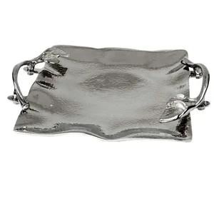 Bandeja de Servir de Metal Premium, Duradera, Elegante y con Estilo, Perfecta para Servir Aperitivos, Bebidas y Comidas en la Cocina o el Comedor - Product Image 3