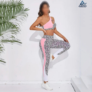 Conjunto Deportivo para Mujer, Cómodo, Estilo Único, Superventas, Diseño Novedoso, Logotipo Personalizado, Top Deportivo y Leggings - Product Image 3