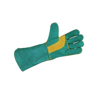 Gants de soudage en cuir de vachette de haute qualité, résistants à la chaleur, doublés de polaire, testés contre les éclaboussures de métal fondu, personnalisables, fabriqués au Pakistan - Product Image 3