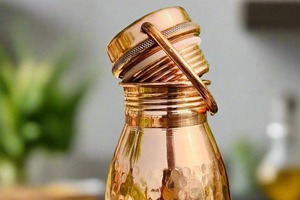 Ensemble de bouteilles d'eau en cuivre imprimé Meena avec deux verres - Product Image 4