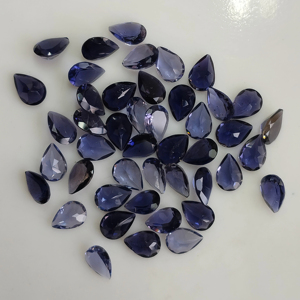 Iolita natural de 7x5 mm, corte pera, gema suelta de la mejor calidad con efectos pleocroicos para la fabricación de joyas. - Product Image 5