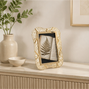 Cadre photo vintage en métal doré, orné de filigranes ajourés, pour décoration de table de mariage et ornement de maison, vente en gros - Product Image 4