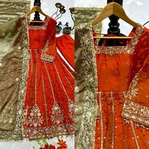 Elegante Vestido de Fiesta de Seda con Falda de 3 Metros y Dupatta de Diseñador - Product Image 2