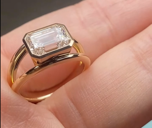 Anillo Minimalista con Moissanita Corte Esmeralda y Engaste de Bisel en Oro Amarillo de 14K/18K – Anillo de Compromiso Geométrico Personalizado para Mujer - Product Image 6