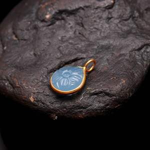 จี้หินแคลเซโดนีสีน้ำเงินธรรมชาติรูปดอกไม้แกะสลักด้วยมือ เงินแท้ 925 พร้อมหินแคลเซโดนีสีน้ำเงินสำหรับทำเครื่องประดับ - Product Image 4