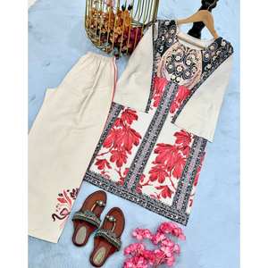 Conjunto de Ropa de Fiesta para Mujer de Diseñador con Estampado Digital, Elegante y con Estilo - Product Image 2