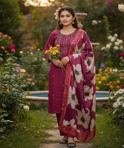 Ensemble haut-bas et dupatta en coton slub imprimé fantaisie, style festif, dernière collection de créateur, séchage rapide, taille unique, prix de gros, vêtement ethnique - Product Image 1