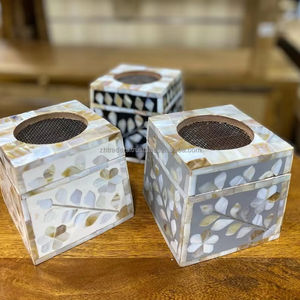 Brûleur de Bakhoor élégant en résine et bois incrusté de nacre fait à la main pour parfum d'oud arabe, Ramadan et décoration intérieure - Product Image 1