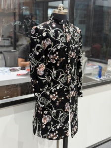 Sherwani de Boda Bordado Personalizado para Hombre, Chaqueta Larga Jodhpuri Bandhgala con Diseño Floral Negro, Calidad de Exportación - Product Image 3