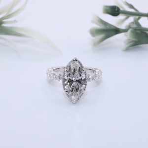 Anillo de compromiso de oro blanco con diamante de laboratorio talla marquesa, micro halo, banda de eternidad con engaste compartido, joyería fina de galería ornamentada - Product Image 1