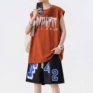 เสื้อกล้ามสีส้มสำหรับผู้ชาย พิมพ์ลายกราฟิกสีขาว คอกลม ถักทอจากโพลีเอสเตอร์ 100% แห้งเร็ว สไตล์ลำลองแนวสตรีท ชุดฤดูร้อน - Product Image 1
