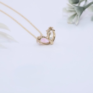 Collier pendentif Toi et Moi élégant en or jaune, avec deux diamants de laboratoire roses et blancs taille poire, bijou raffiné, cadeau pour femme - Product Image 5