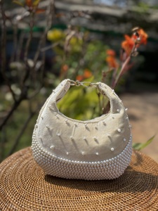 Bolso de Mano Elegante con Textura y Adornos de Perlas Litchi Pearl Boat Bag para Mujer, Ideal para Fiestas, Bodas y Eventos Nocturnos - Product Image 4