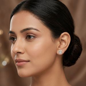 Boucles d'oreilles clous en or jaune avec diamant de laboratoire octogonal et halo coussin - Product Image 3