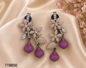 Boucles d'oreilles pendantes florales de luxe bicolores or et rhodium noir avec zircon cubique, et boucles d'oreilles statement en forme de goutte d'eau en cristal vert émeraude pavé pour femme - Product Image 1