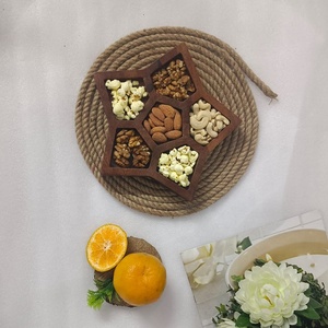 Venta al por mayor de fábrica Bandejas de servicio de madera de mango en forma de estrella Logotipo personalizado Snacks Fruta seca Caja de dulces de madera para uso doméstico o Navidad - Product Image 3