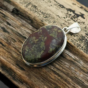 Colgante de piedra de heliotropo natural con relleno de plata, joyería artesanal, collar llamativo hecho a mano - Product Image 2