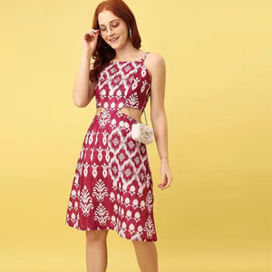 Robe midi simple et élégante pour femme, personnalisée par le fabricant, à manches courtes, avec laçage, sans bretelles, idéale pour le bureau et les occasions formelles. - Product Image 1