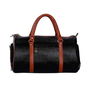 Vente en gros de sac polochon à bandoulière en cuir véritable durable sac fourre-tout de sport élégant sac de sport avec garniture élégante pour les voyages à l'épaule - Product Image 4