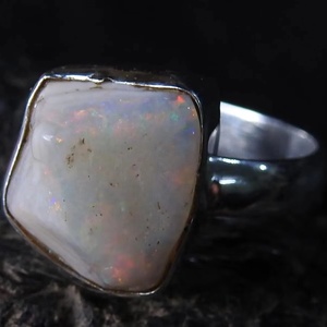 แหวนโอปอลเงินธรรมชาติขัดเงาจากออสเตรเลีย ของขวัญคลาสสิกสำหรับงานแต่งงานและงานปาร์ตี้สำหรับเธอ เครื่องประดับแฟชั่นมาใหม่ - Product Image 1