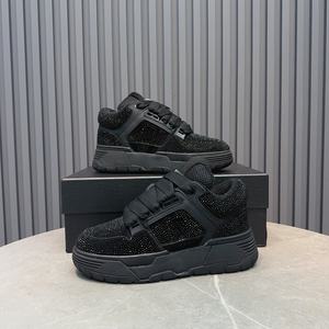 Chaussures de sport de luxe haut de gamme pour hommes et femmes, avec empeigne en toile de haute qualité et semelle extérieure en caoutchouc, idéales pour un usage décontracté et offrant un excellent amorti. - Product Image 2