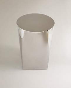 Table d'appoint en métal texturé martelé décoratif avec un artisanat unique pour une pièce d'appoint intérieure haut de gamme - Product Image 6