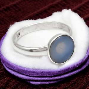 Anillo de Plata de Ley 925 Oxidada con Gema de Calcedonia Natural de Corte Redondo Brillante, Joyería Bohemia a Precio de Mayoreo - Product Image 5