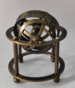 Armario Náutico de Latón Dorado con Base Resistente, Perfecto para Exhibir en la Oficina, el Estudio o la Sala de Estar - Product Image 5