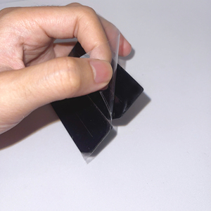 Patch de logo personnalisé en PVC-Étiquette en caoutchouc souple durable pour articles de mode, options à coudre ou adhésives disponibles - Product Image 3