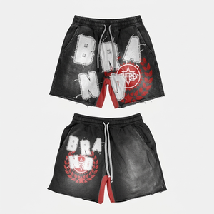 Shorts en molleton de coton premium 320 GSM, effet délavé, noir avec empiècements rouges, ourlet brut, logo imprimé chenille, pour femme - Product Image 1