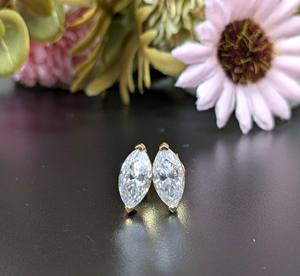 Boucles d'oreilles en or jaune 18 carats avec diamants de laboratoire taille marquise 2 carats certifiés IGI, design unique à fermoir poussoir, cadeau de mariage vintage - Product Image 3