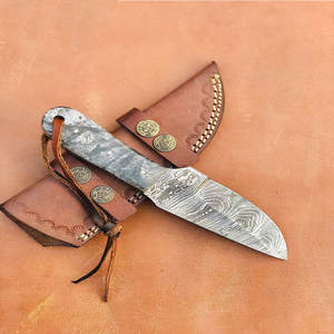 Cuchillo de Caza de Acero de Damasco de Alta Calidad Hecho a Mano con Funda de Cuero, Herramienta Utilitaria para Campismo y Supervivencia al Aire Libre, de Uso Duradero - Product Image 2