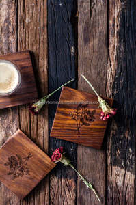 Posavasos de madera de Acacia Natural para interiores, Juego de 4 posavasos de hierro negro, hecho a mano - Product Image 3