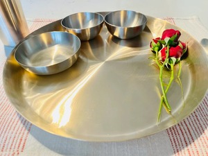 Ensemble de vaisselle traditionnel en laiton, comprenant assiette Thali, bols Katori, tasse et cuillère, pour mariage, le plus vendu dans le monde. - Product Image 1