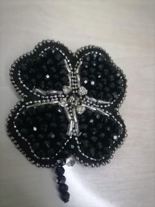 Broche de lujo bordado con cuentas de semillas y mariposas, broche floral artesanal de cuentas bordadas, hecho a mano, pedido personalizado - Product Image 5