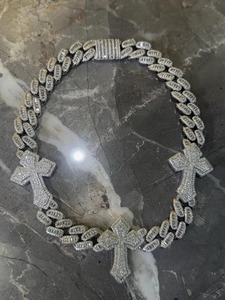 Cadena Cubana de Plata de Ley 925 con Diamantes de Calidad Premium para Regalo de Aniversario y Ocasiones Románticas Disponible a Precio de Exportación - Product Image 3