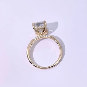 Anillo de cóctel de moissanita solitario de corte radiante en plata, estilo halo oculto minimalista de lujo para mujer - Product Image 3