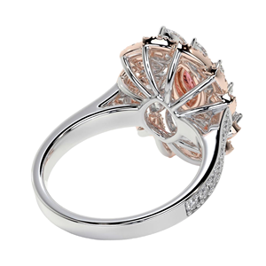 Anillo de Dos Tonos con Diamantes Rosados Vívidos en Corte Marquesa, Diseño Floral y Halo de Diamantes Blancos en Espiral con Banda Pavé - Product Image 3
