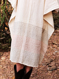 Robe Kaftan Bohème en Khadi avec Imprimé Mantra Tibétain Blanc Cassé, Épaules Dénudées, Coupe Ample, Tunique, Vêtement d'Intérieur, Robe de Détente pour Femme - Product Image 6