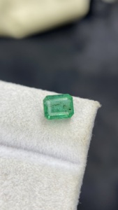 Émeraude naturelle certifiée du Zambie, taille octogonale, pierre à bon lustre, pierre précieuse non montée pour la création de bijoux, 0,96 carat - Product Image 2
