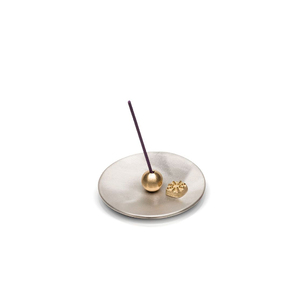 Porta Incienso Decorativo Minimalista de Latón con Bola Dorada y Difusor para Aromatizar el Hogar - Product Image 1