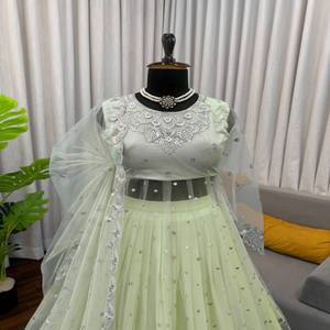 VASTRA COTTAGE Conjunto de Lehenga de Georgette Sintética con Trabajo de Lentejuelas y Dupatta de Red con Mariposas, Vestido de Fiesta Occidental Completamente Cosido - Product Image 4