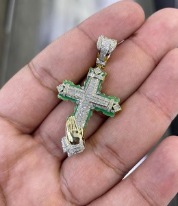 Pendentif Croix Personnalisé Sertie de Diamants Moissanite VVS, en Alliage Plaqué Or, Breloque Religieuse, Cadeau Unisexe, Bijoux Hip Hop - Product Image 1