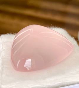 Cuarzo rosa de alta calidad en forma de triángulo, cabujón, piedra suelta para la fabricación de joyas. - Product Image 2