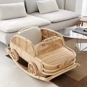 Jouet de voiture en rotin fait main durable en gros décoratif écologique léger personnalisable du Vietnam - Product Image 2