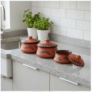 Ollas y tapas de barro terracota pintadas a mano SwamiG TradeX, resistentes al calor, antiadherentes y ecológicas (vajilla decorativa) - Product Image 2