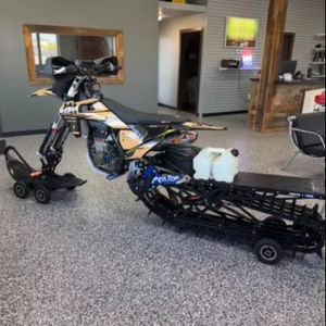 Husqvarna 450 d'occasion de 2019, équipée d'un kit de motoneige MTN.TOP (C3) de 2023, 80 heures d'utilisation, livrée avec pièces d'origine et manuel. Achetez maintenant. - Product Image 1