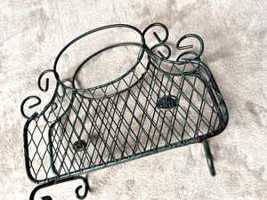 Porta Servilletas de Alambre Vintage – Cesta Ornamental con Patrón de Filigrana y Pátina Verde - Product Image 4